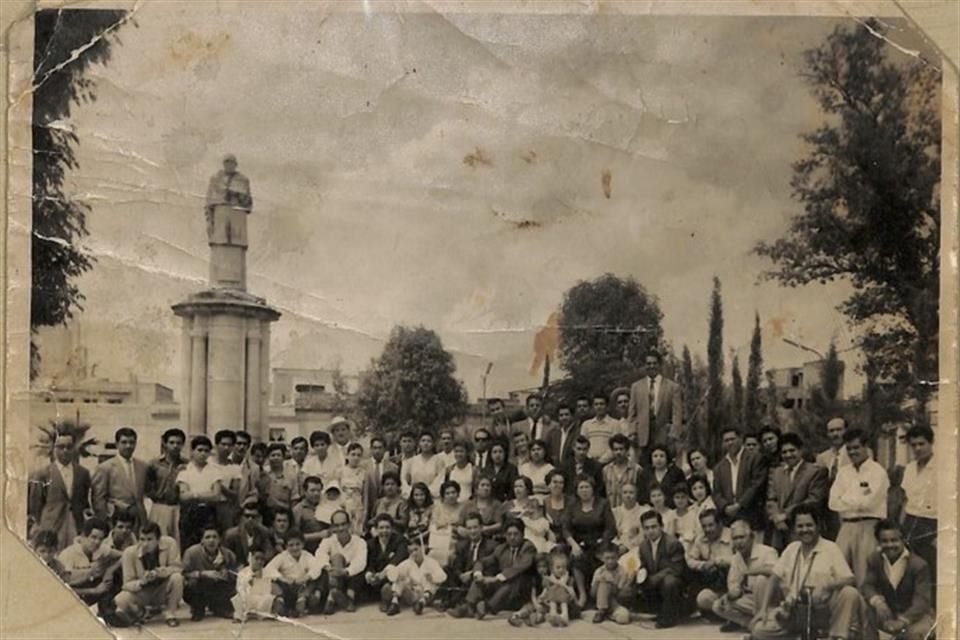 Parte del acervo del Archivo Fotográfico de la Familia Reyes Cornejo.