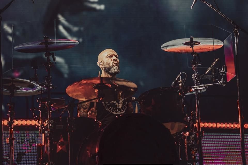 Frank Ferrer se unió a Guns N Roses en 2006 y se convirtió en el baterista con más años en el grupo.