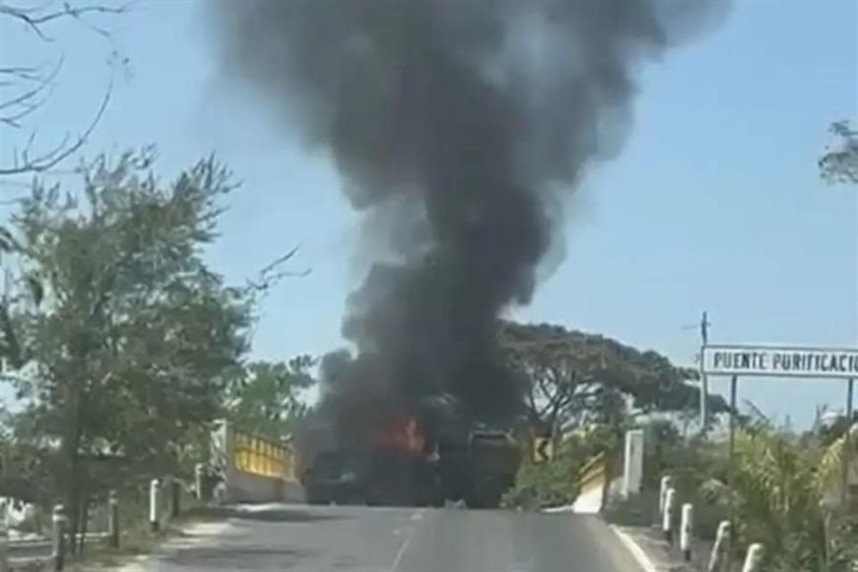 Hay por lo menos cinco puntos carreteros afectados.