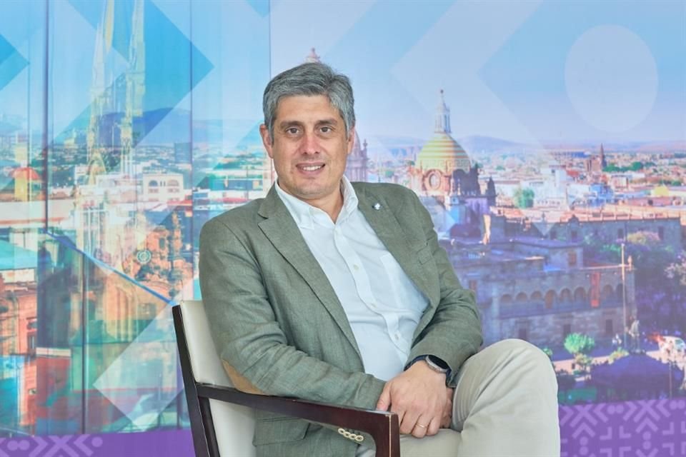 Así como ahora el reto es adentrarse en la AI, luego vendrán nuevos desafíos y lo importante es actualizarse, señaló Horacio Arredondo, decano de la EGADE Business School.