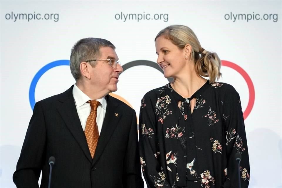 Thomas Bach confía en que el COI queda en buenas manos con Kirsty Coventry.
