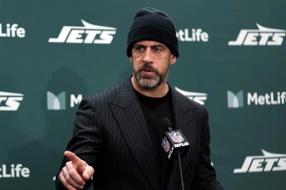 Aaron Rodgers podría seguir su carrera con los Steelers.