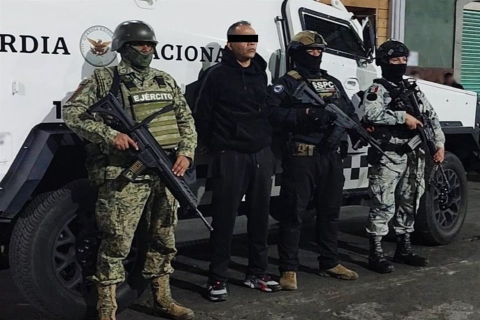 Autoridades federales detuvieron en CDMX a José Gregorio 'N', 'Lastra', líder de célula delictiva que reclutaba personas para el CJNG, informó SSPC.