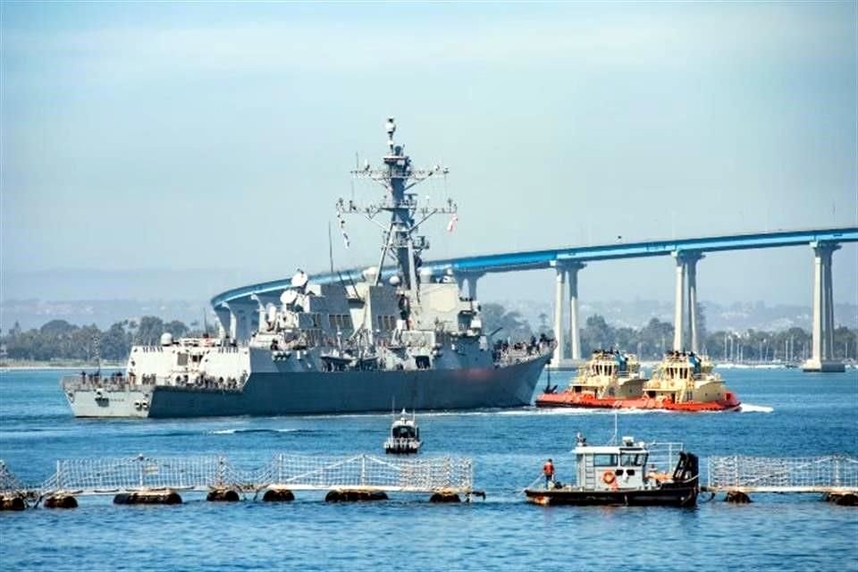 EU envió un segundo buque de guerra, esta vez el destructor de misiles guiados Spruance, para apoyar operaciones en la frontera con México.