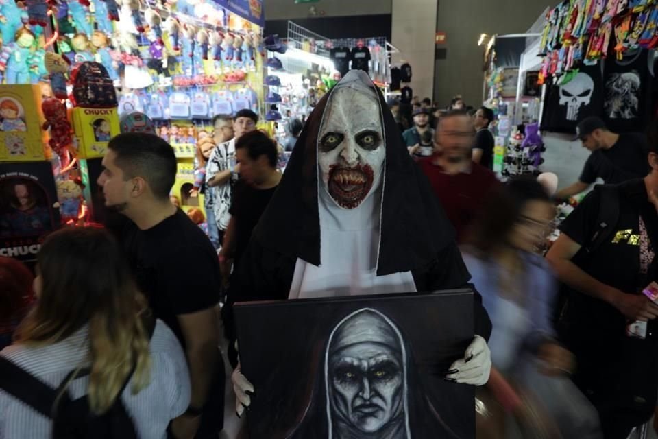 Los amantes del horror se dieron vuelo en el evento. 
