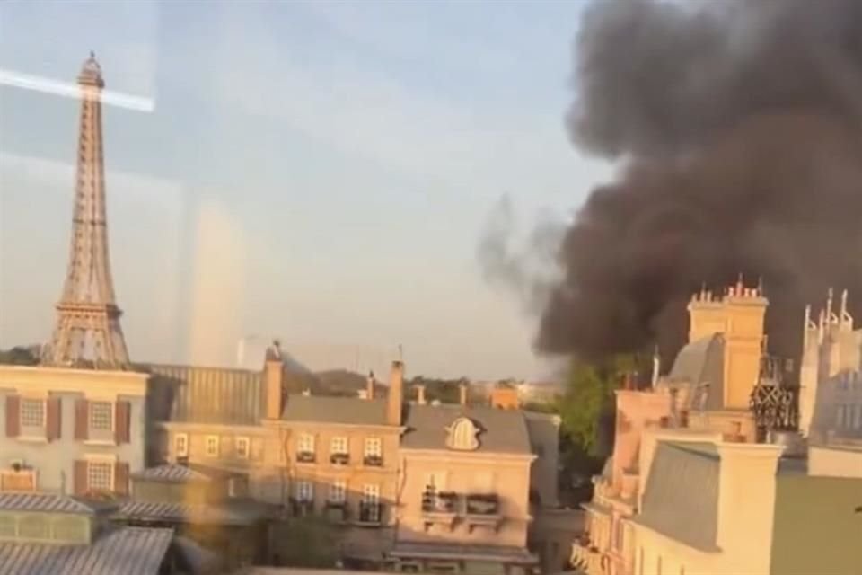 Representantes de Walt Disney World confirmaron que el incendio comenzó el sábado por la tarde en el Pabellón de Francia, dentro del World Showcase de EPCOT.