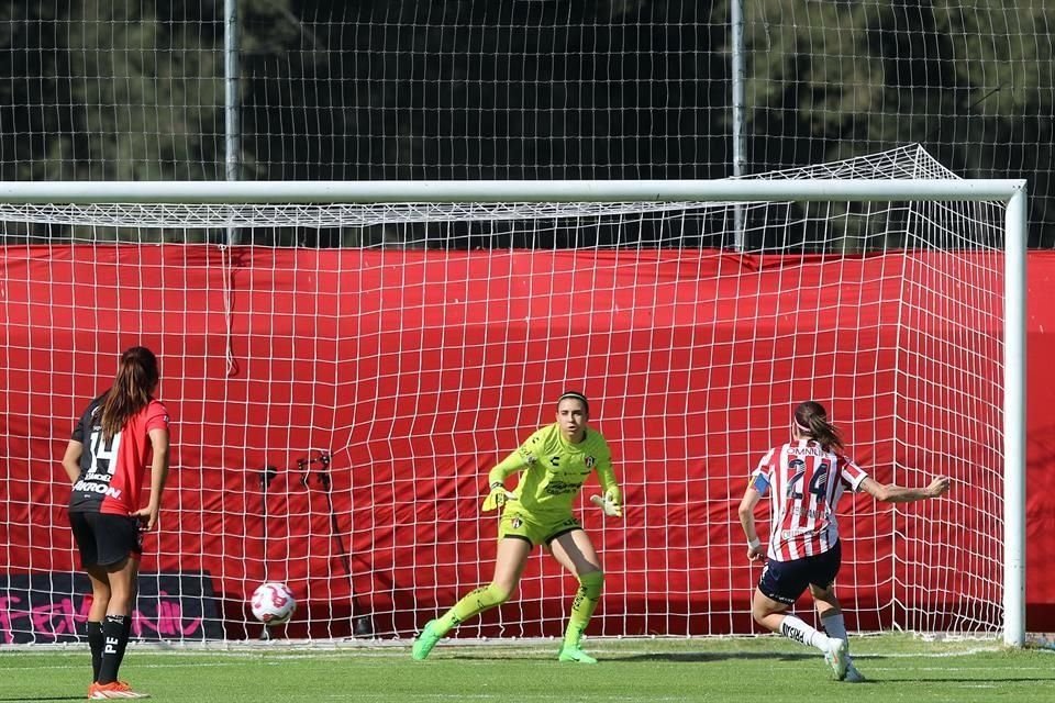 Alicia Cervantes anotó de penal.