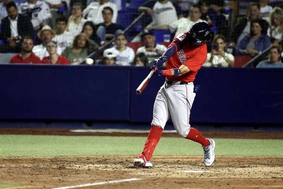 Los Medias Rojas de Boston clavaron 10 carreras en el primer juego de exhibición en Monterrey.