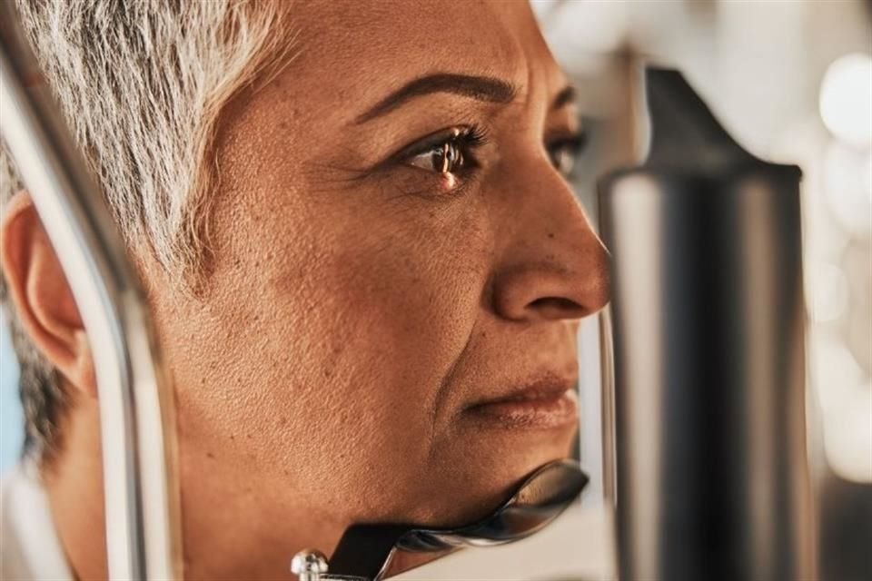 La diabetes puede causar problemas en los vasos sanguíneos de la retina, llevando a perdida en la visión o ceguera.