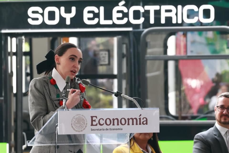Altagracia Gómez en la presentación de Hecho en México de Taruk.