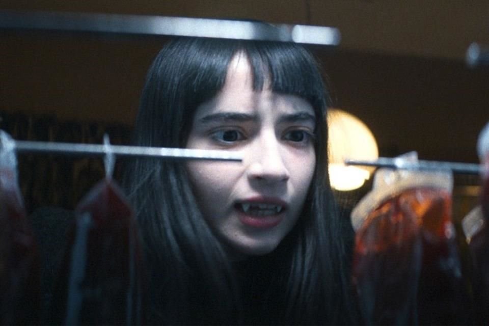 Los vampiros siempre han sido una metáfora de muchas cosas a lo largo de la historia, y aquí podemos sumar a ello el concepto de la eutanasia.