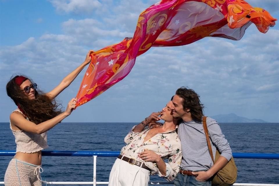 El filme tiene un estilo contemplativo y enigmático, una narración poco ortodoxa que hace la cinta compleja para comprender e hilar.