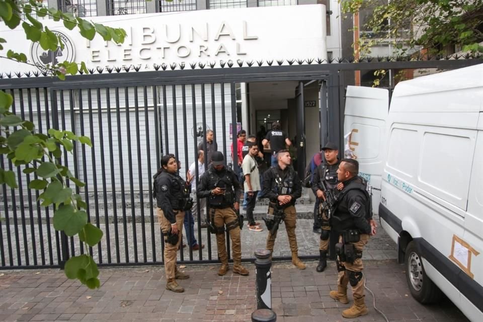 Políticos, cuates y familiares van en busca de tres vacantes en el Tribunal Electoral del Estado de Jalisco (TEEJ), ente encargado de impartir justicia en materia electoral.