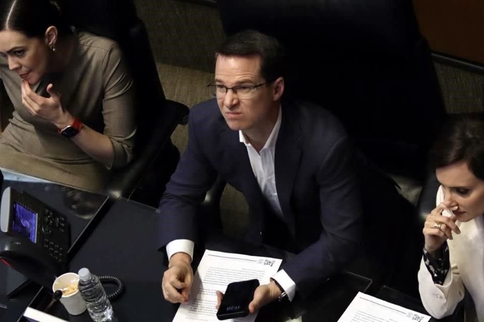 El coordinador de los senadores del PAN pidió que las autoridades intervengan si no se pueden justificar esos depósitos. 