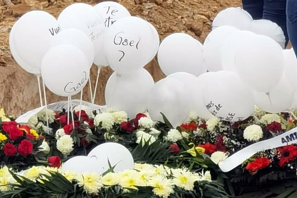 El menor fue sepultado esta tarde en el Panteón Jardín de los Ángeles, en Nuevo Laredo.