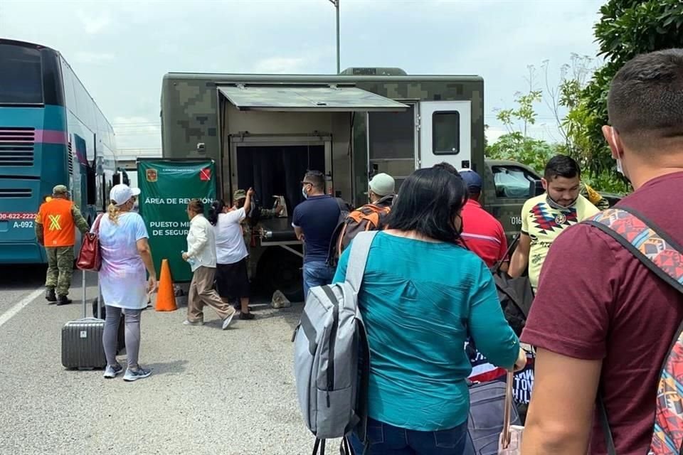 Un retén militar está ya establecido en la carretera que va de Colima a Guadalajara.