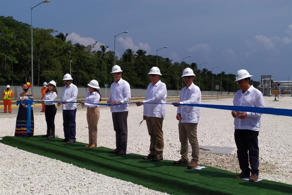 El Gobernador de Tabasco, Adán Agusto, asistió a la inauguración de la planta de procesamiento de crudo.