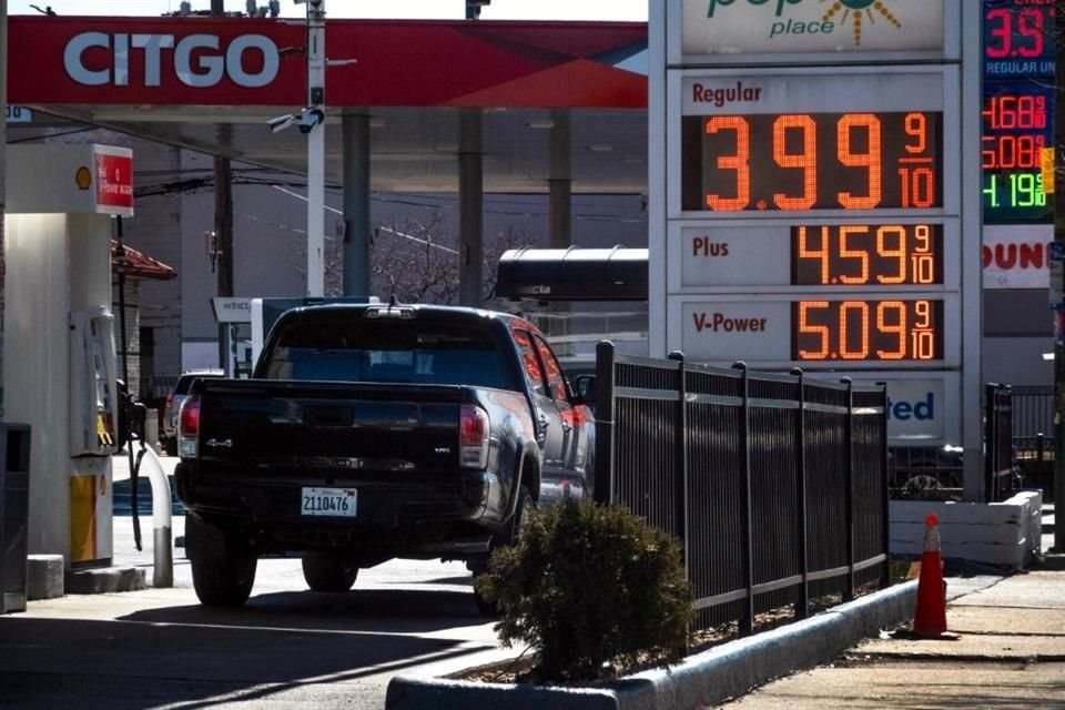 El llamado índice de precios del gasto de consumo personal básico, que excluye alimentos y energía, aumentó un 0.4 por ciento respecto a enero.