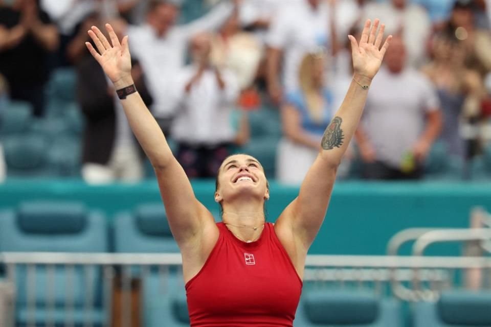 Aryna Sabalenka celebra el triunfo en Miami.
