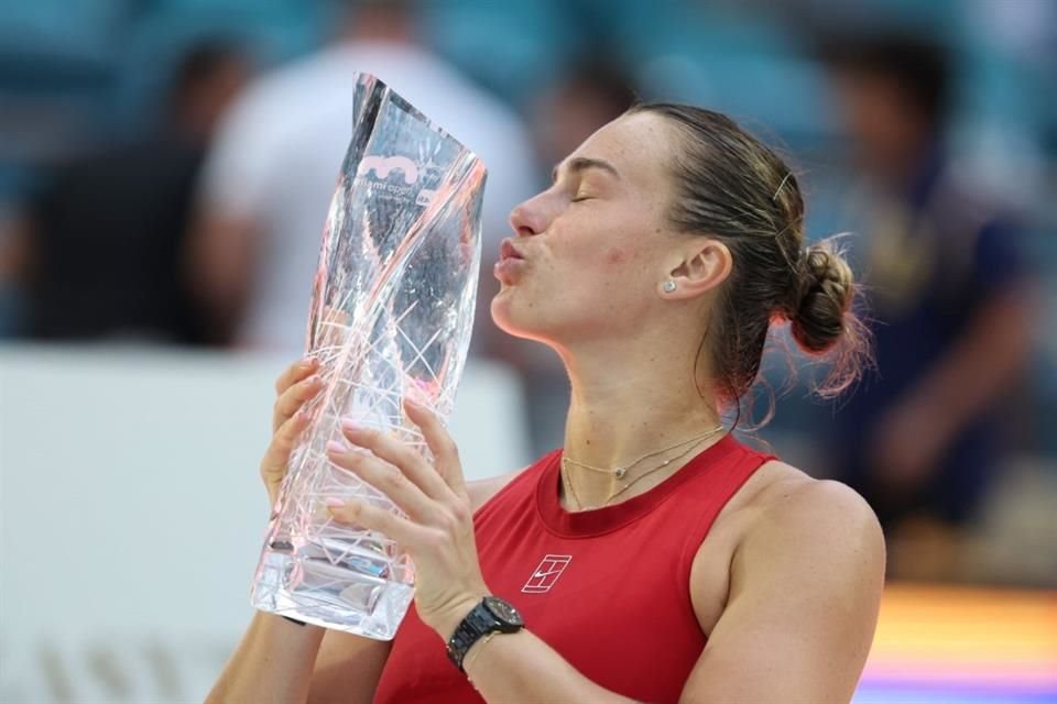 Aryna Sabalenka venció 7-5 y 6-2 a Jessica Pegula y alzó su primer título del Abierto de Miami, su octavo trofeo de categoría WTA 1000.
