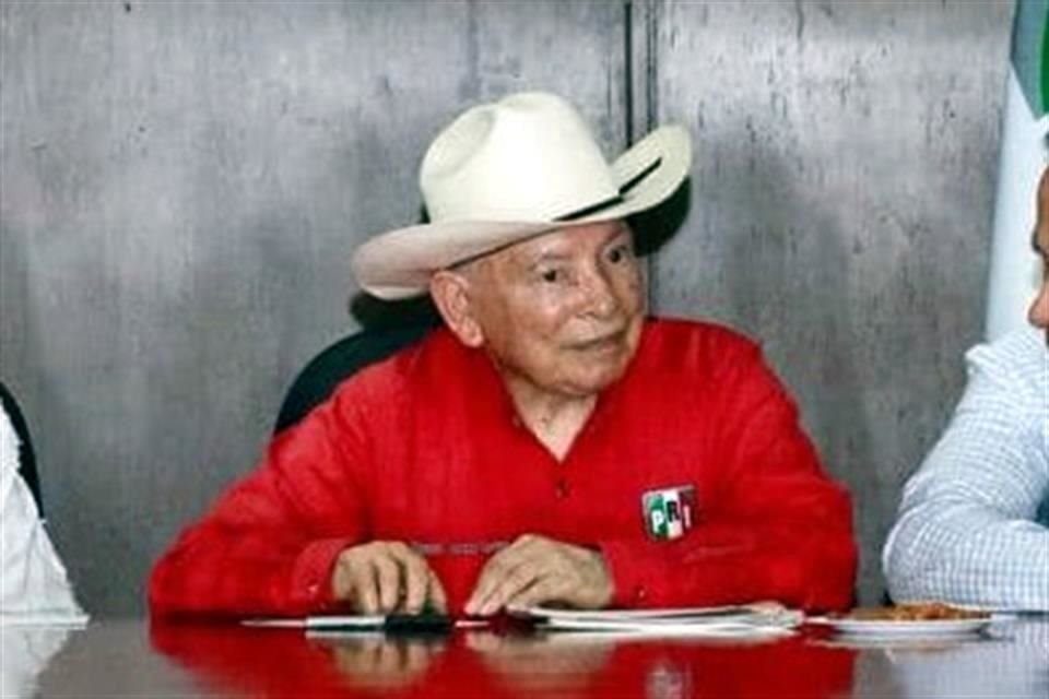 Ex Gobernador de Tamaulipas defendió votar contra el desafuero de Cuauhtémoc Blanco y dijo que su media hermana 'no es muy violable'.