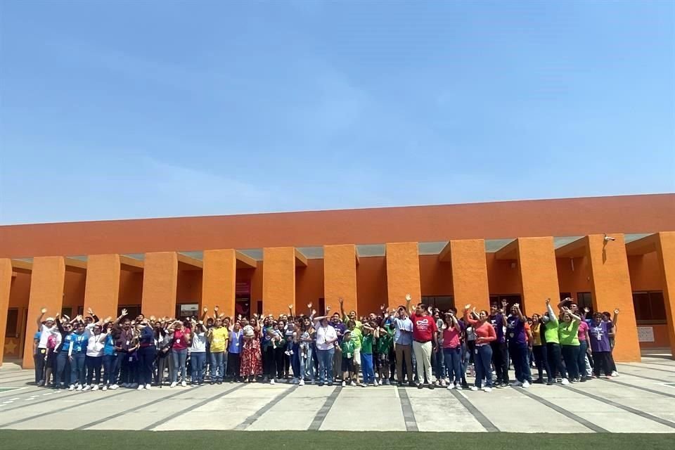 El manual fue presentado este 2 de abril, en el Día Mundial de Concienciación sobre el Autismo, en las instalaciones del Centro Autismo Teletón, en Ecatepec, Estado de México.