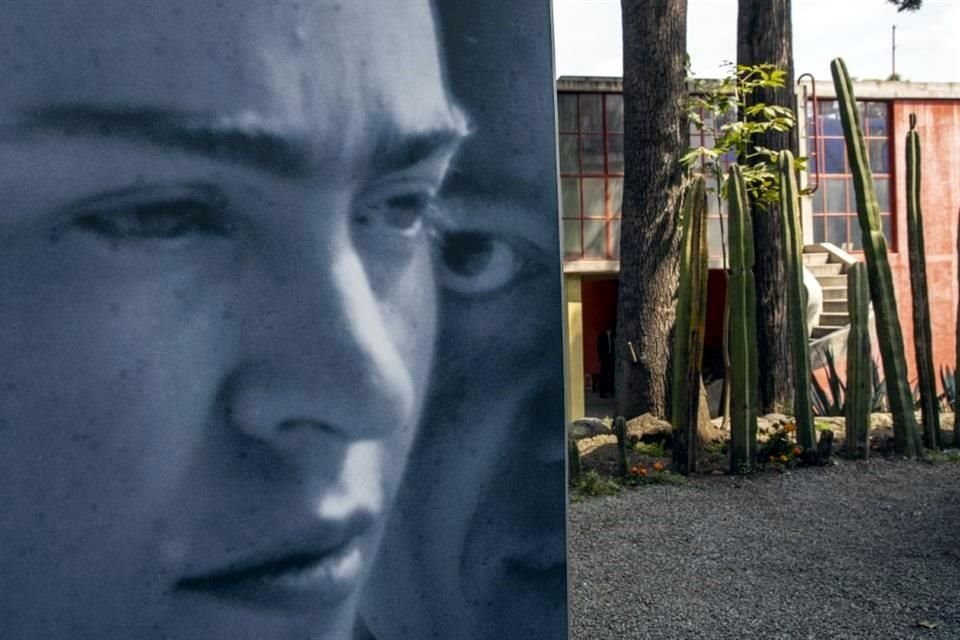 Los artistas Frida Kahlo y Diego Rivera fotografiados por Martin Munkácsi en una muestra que se exhibió en el Museo Estudio de ambos en San Ángel.