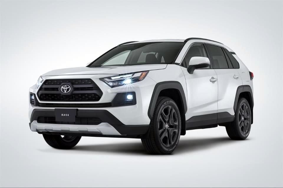 Incorpora faros de niebla con tecnología LED, quemacocos y rieles en el techo para agregar más equipamiento.