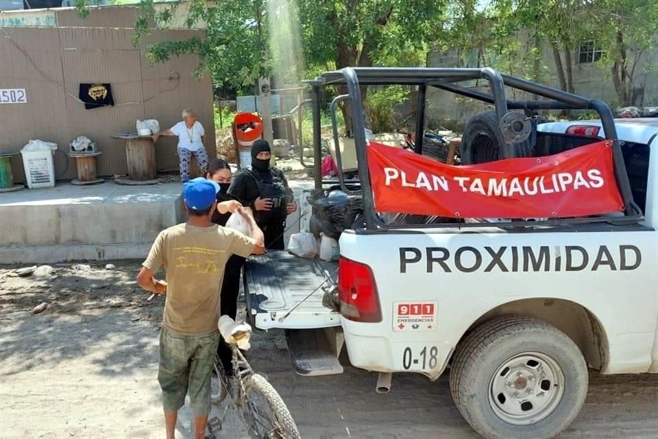 Personal de la Guardia Estatal vigila sectores de Reynosa afectados por las inundaciones.
