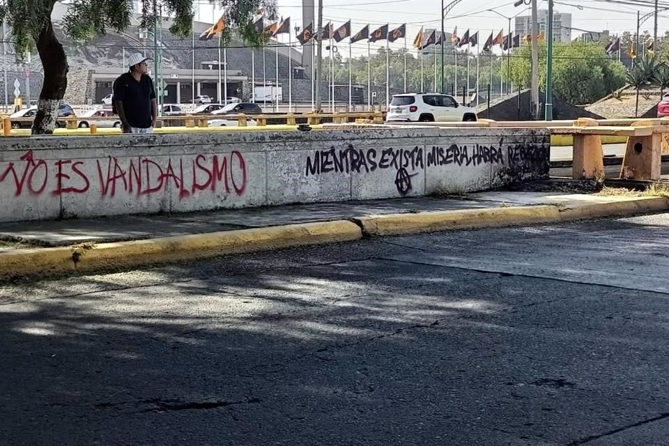 Opositores a la reforma al reglamento que sanciona el vandalismo han realizado protestas en instalaciones de Ciudad Universitaria.
