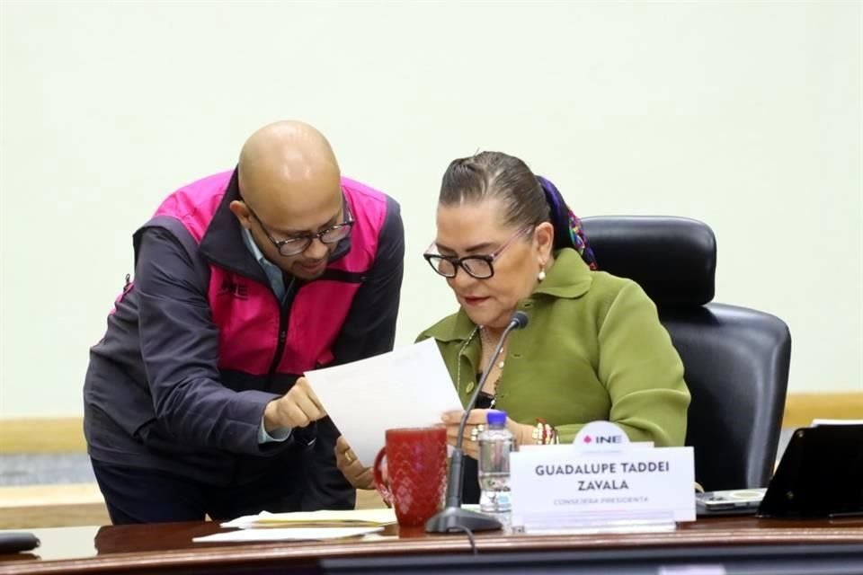 De acuerdo con la licitación, se presentaron 10 empresas, pero no cumplieron con las especificaciones o el monto era superior.