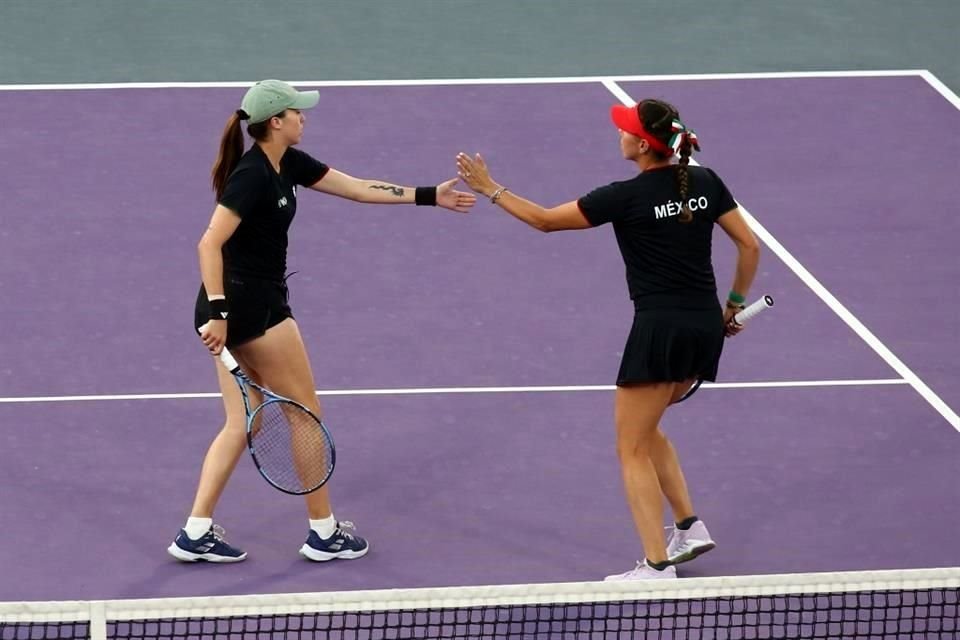 Giuliana Olmos y Fernanda Contreras cerraron la actividad del primer día de la BJK2025.