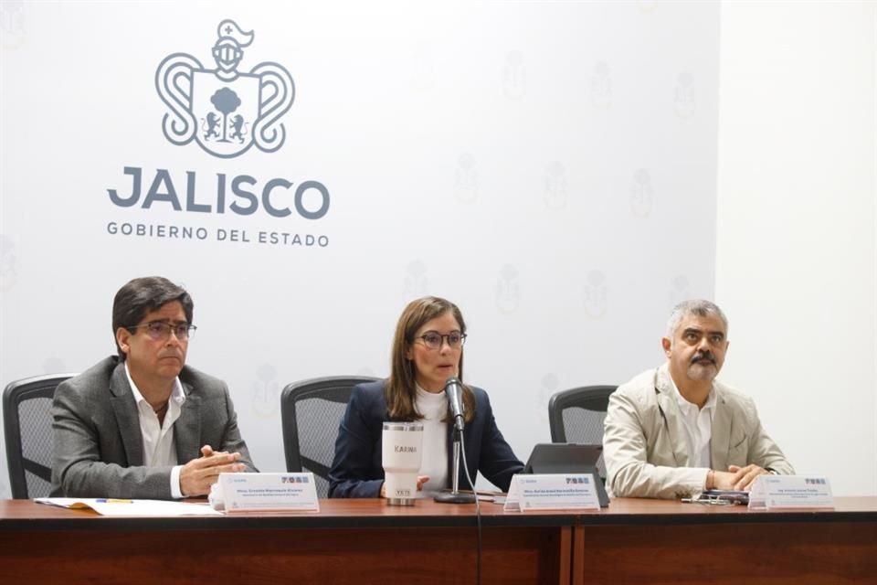 Mtro Ernesto Marroquín Álvarez, Secretaría de Gestión Integral del Agua; Mtra Karina Hermosillo, Coordinadora de Gestión del Territorio, e Ingeniero Antonio Juárez Trueba, Director General del SIAPA.