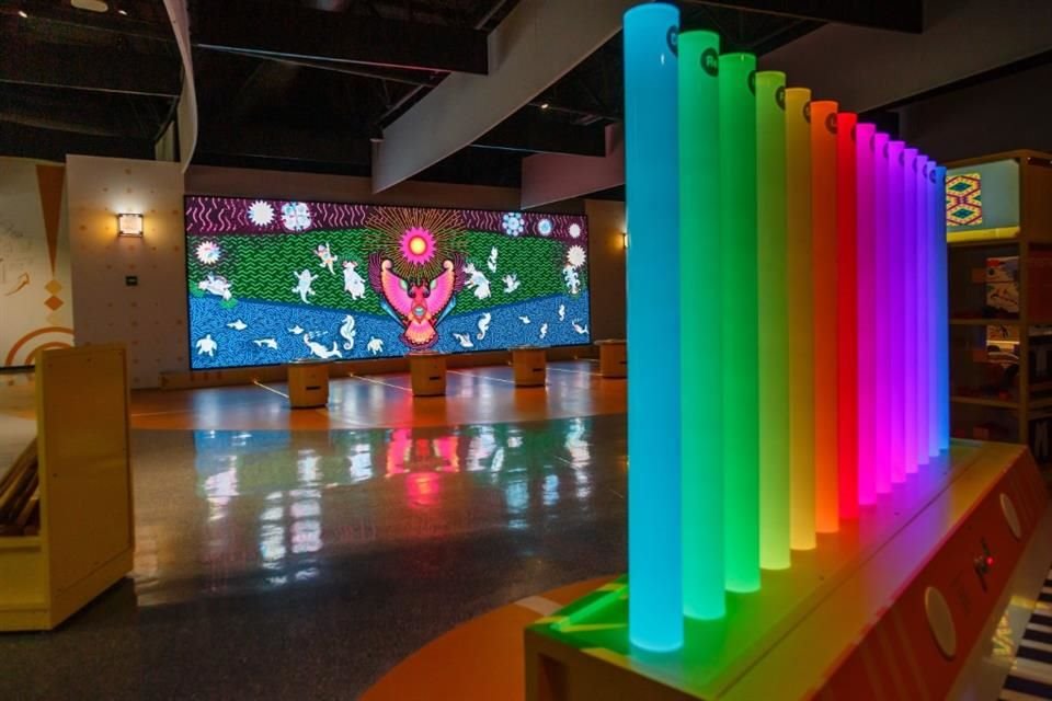El Museo Jalisco Paseo Interactivo, que ofrece más de 90 exhibiciones científicas, actividades recreativas a lo largo del día y presentaciones escénicas todos los domingos de abril.