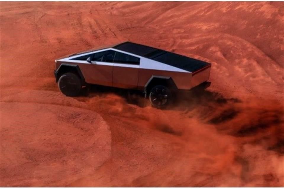 El lanzamiento de Tesla en Arabia Saudita se produce mientras el fabricante de automóviles enfrenta una caída en las ventas en medio de una reacción violenta contra el controvertido papel del CEO Elon Musk en la administración Trump.