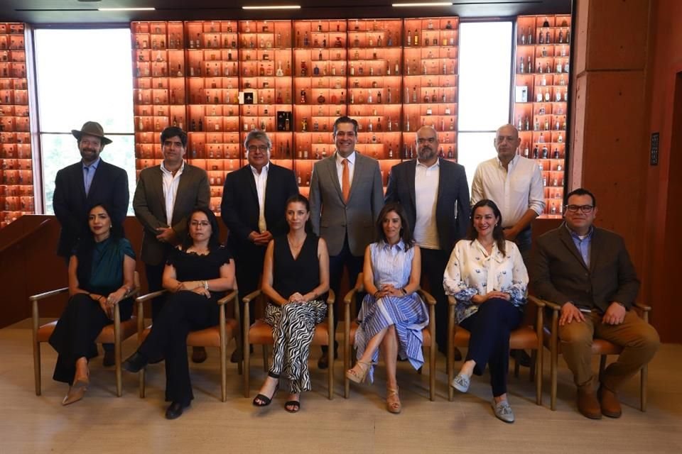 Firma de convenio entre el Consejo Regulador del Tequila y la secretaría de Medio Ambiente del gobierno de Jalisco.