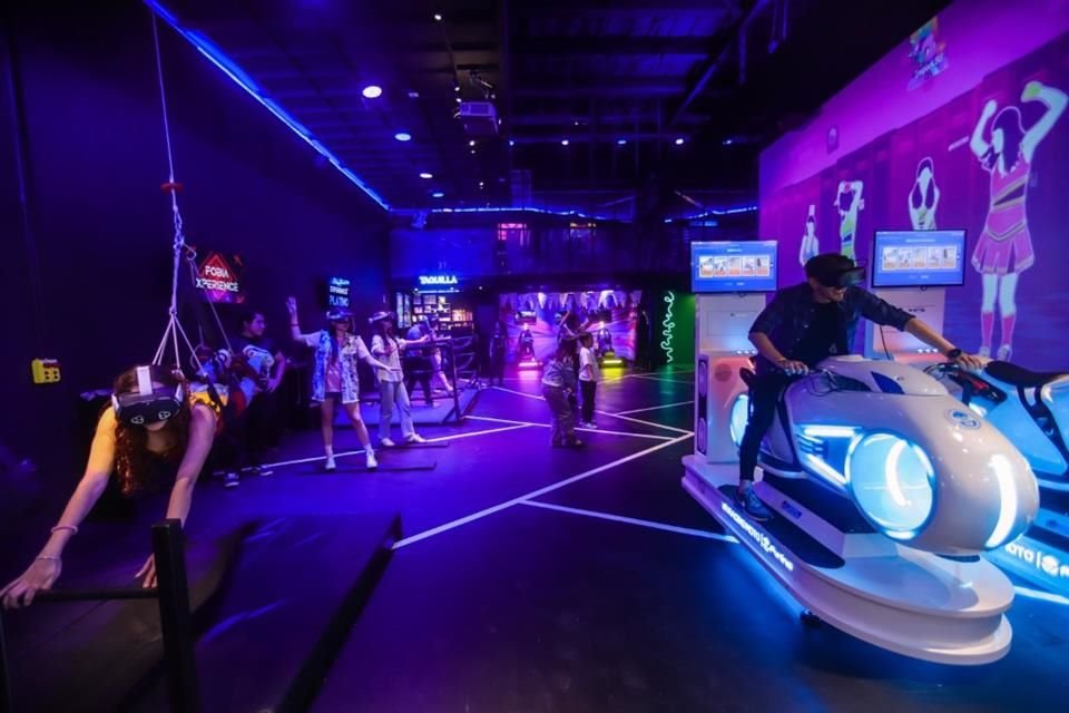El parque de realidad virtual, inspirado en el futuro, estrena ubicación, con nuevas atracciones, como un cuarto de escape y un simulador de vuelo.