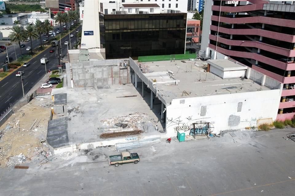 Tras concluir demolición de estructura original, inician trabajos de construcción en edificio que albergó al Casino Royale.