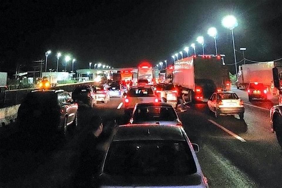 El accidente ocurrió en el kilómetro 120 en el tramo Acatlán -Guadalajara en sentido hacia la Zona Metropolitana.