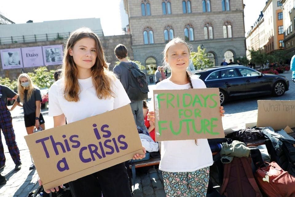 Activistas de Fridays For Future protestaron con Greta Thunberg para conmemorar el tercer aniversario de su primera manifestación.
