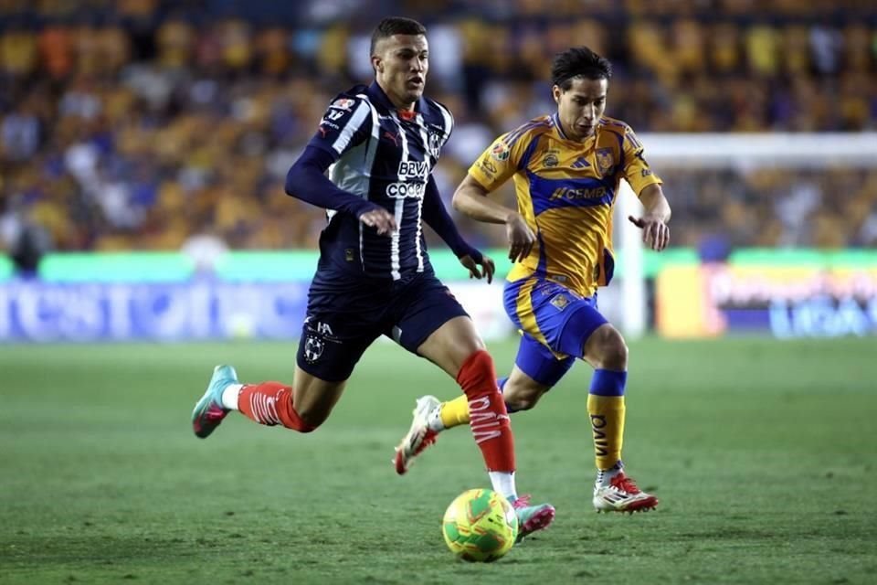 En el primer minuto de la segunda mitad, Diego Lainez cometió penalti sobre Nelson Deossa, que terminó en el 1-0 a favor del Monterrey.