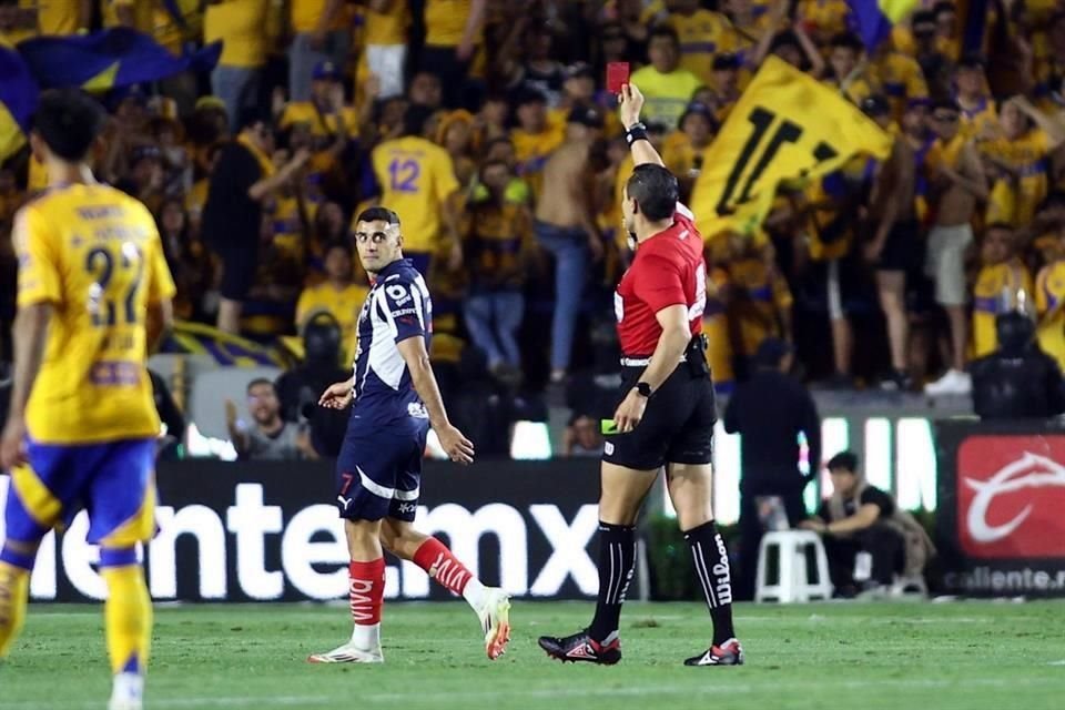 Berterame y Óliver Torres se fueron expulsados por Rayados.