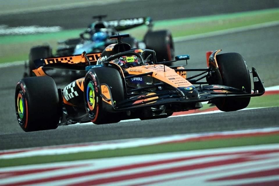 Oscar Piastri ganó el GP de Bahréin donde McLaren hizo el 1-3 con Lando Norris.