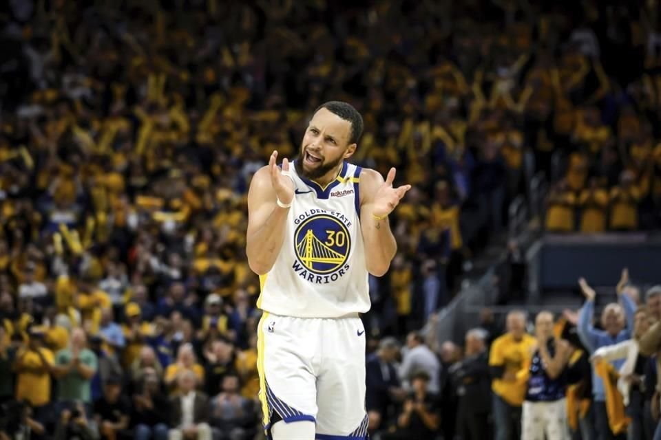 Stephen Curry anotó 37 puntos y guió a los Warriors a la victoria.