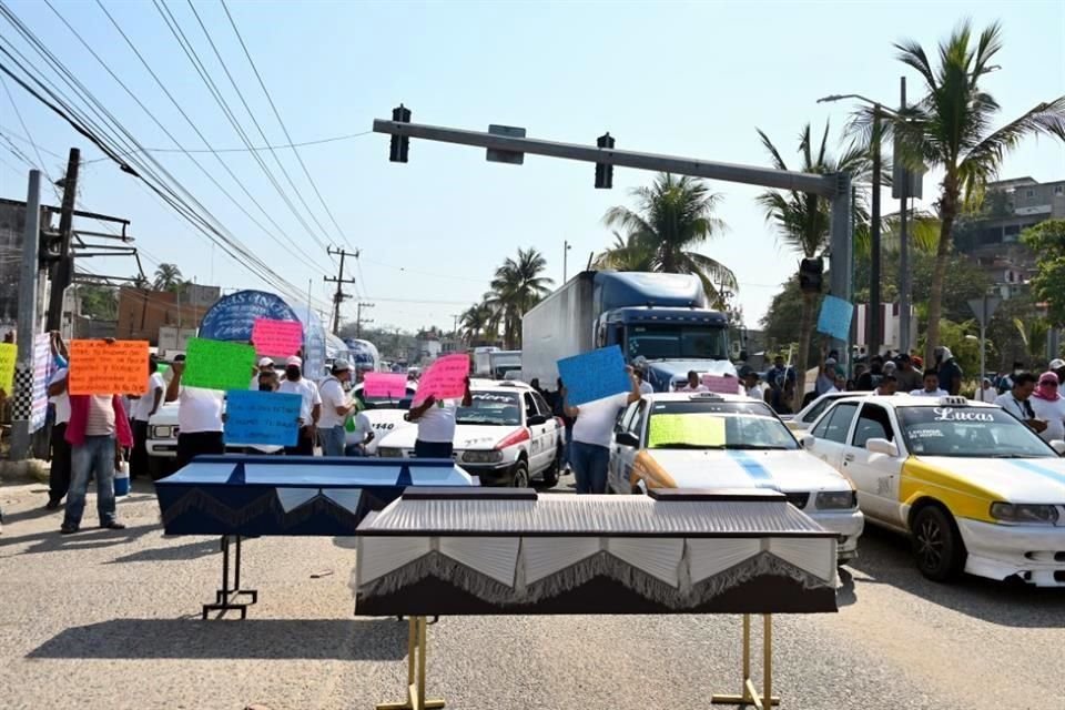 Los transportistas manifiestan hartazgo ante la violencia, que ayer cobró la vida de dos taxistas.