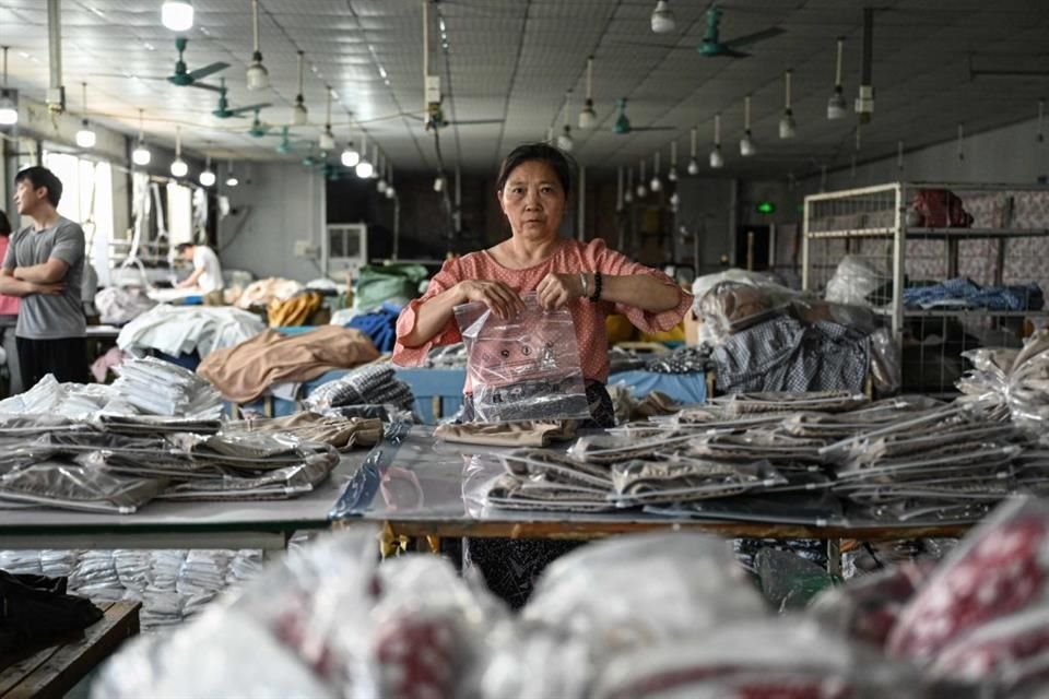 México Cómo Vamos detalló que el porcentaje de la población en situación de pobreza laboral fue de 33.9 por ciento en el primer trimestre del 2025, un nuevo mínimo histórico en la serie