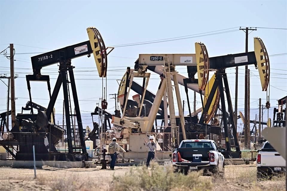 Los precios del petróleo subían ante las nuevas sanciones de EU para frenar las exportaciones de crudo de Irán.