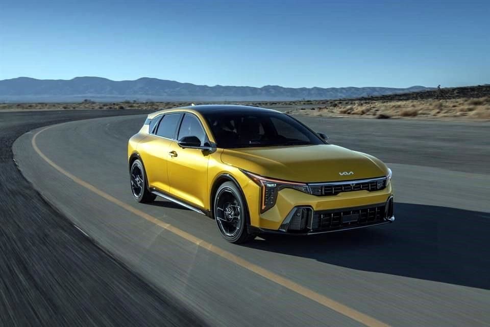 La versión GT-Line Turbo incorpora faros de proyección LED cúbicos y frenos delanteros de 16 pulgadas.