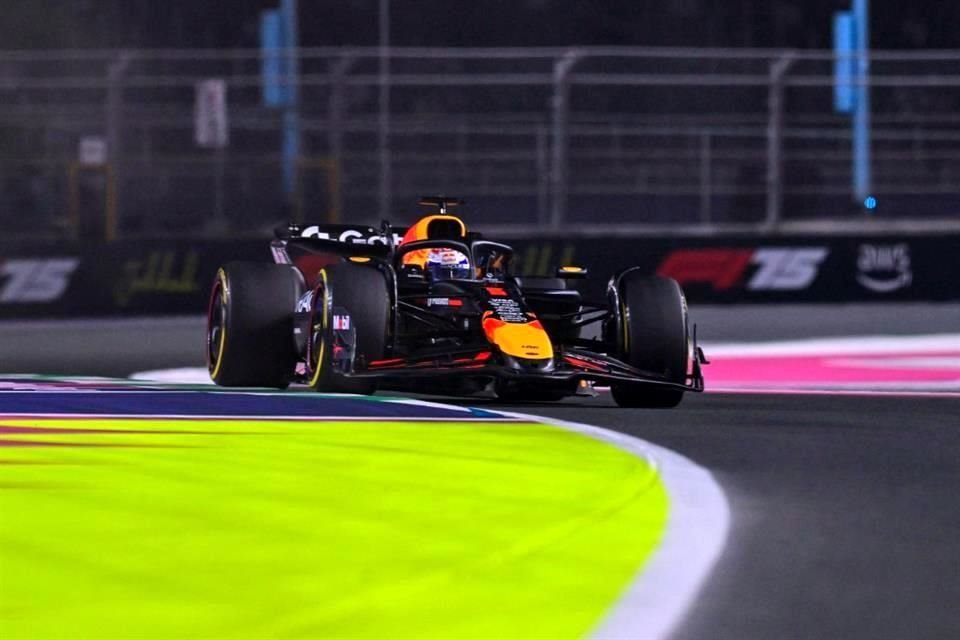 Max Verstappen se acercó a los McLaren.