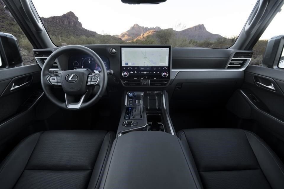El volante calefactable cuenta con paletas de cambios de velocidad.